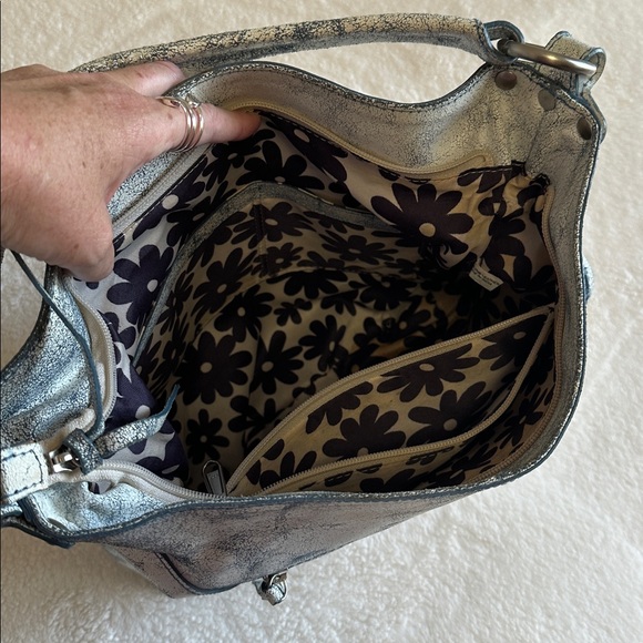 Nino Bossi Genuine Leather Distressed Shoulder Bag - Picture 4 of 11